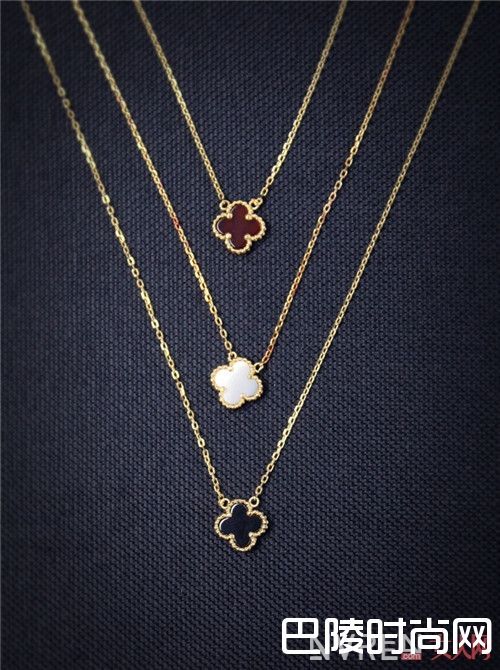 梵克雅宝四叶草项链简介_今年什么珠宝首饰最流行?什么品牌的钻戒值得推介？