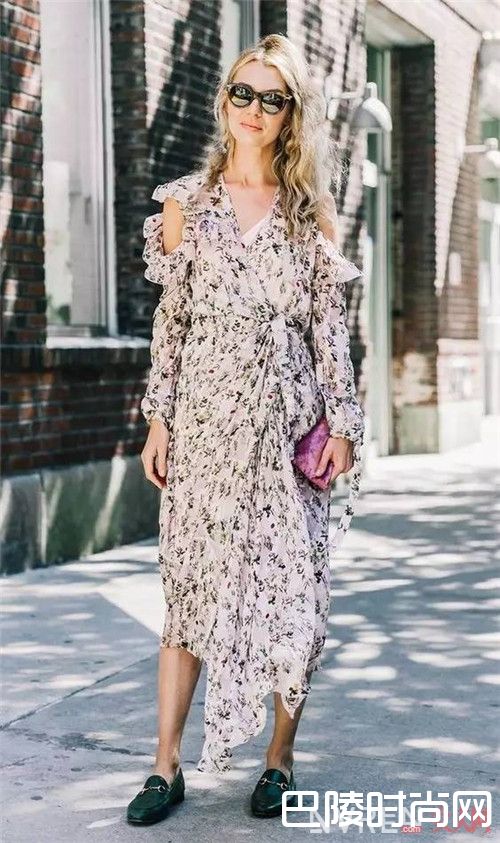 浅口平底皮革单鞋+高腰裙介绍_这6款搭配真的是美炸了 学会让你加分的秘籍