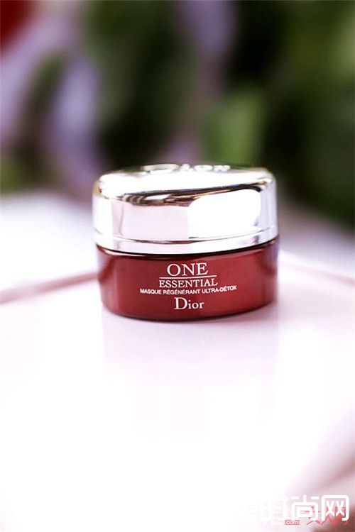 迪奥密集修护精华面膜简介_美妆达人最爱的面膜排行榜前十名有哪些？