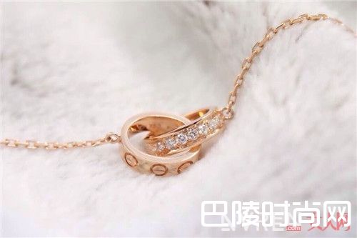 卡地亚双环项链简介_今年什么珠宝首饰最流行?什么品牌的项链值得推介？