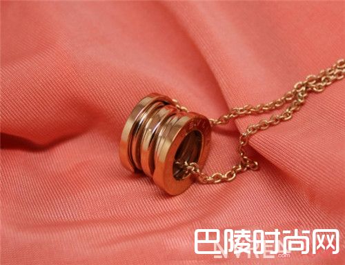 宝格丽弹簧吊坠简介_今年什么珠宝首饰最流行?什么品牌的项链值得推介?