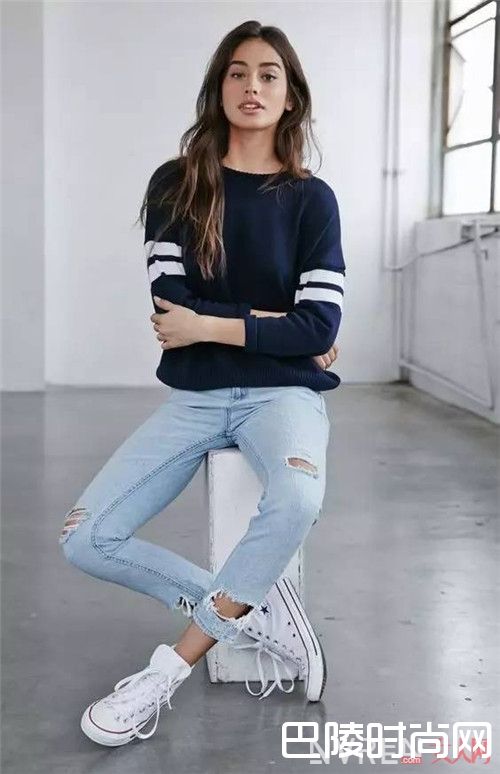 搭配帆布鞋介绍_牛仔裤除了小白鞋搭配什么鞋才能让你气质非凡