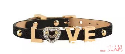 美国Juicy Couture经典款手腕皮链 简介_夏日哪些配饰平价又精致？这些配饰戴上美上10个度！