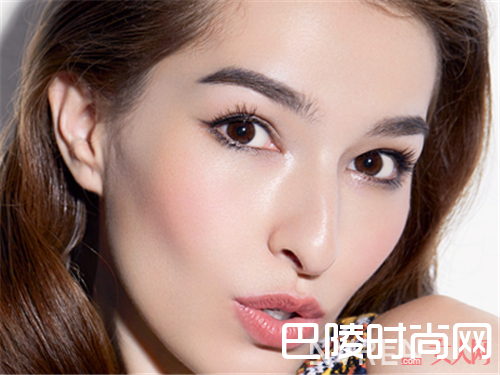 naturaglace保湿调色隔离乳 简介_夏天脱妆救星：这些隔离乳液让底妆不再斑驳！