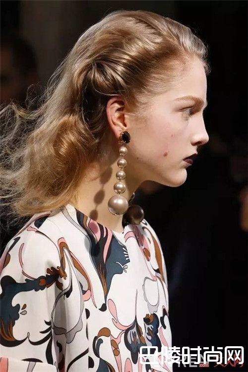 球形耳环可以搭配出百变风格吗_夏日街头感最强珠宝强势袭来！这9款街头感最强的珠宝都有哪些？