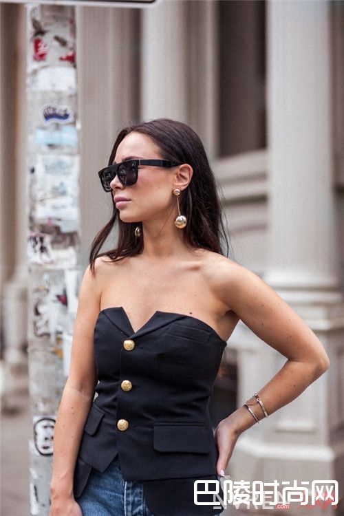 球形耳环可以搭配出百变风格吗_夏日街头感最强珠宝强势袭来！这9款街头感最强的珠宝都有哪些？