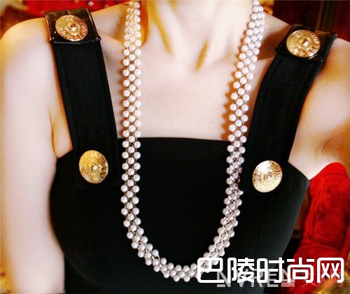 珍珠项链怎么佩戴优雅不老气_夏日街头感最强珠宝强势袭来！这9款街头感最强的珠宝都有哪些？