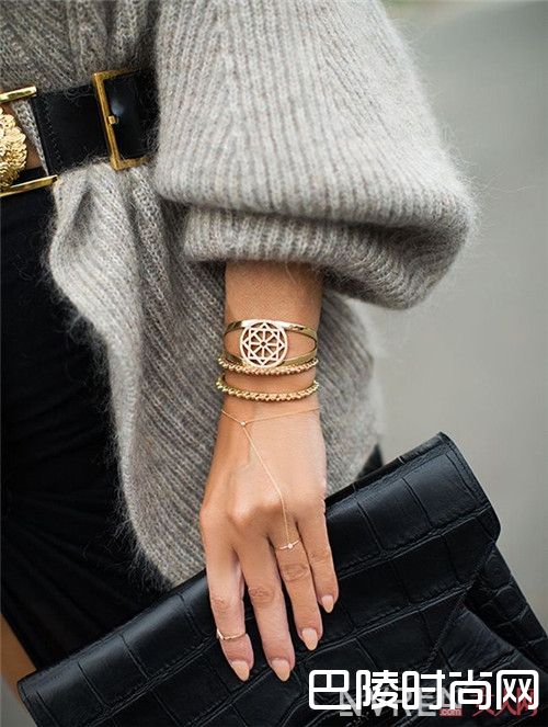 叠穿手镯佩戴几个街头感十足_夏日街头感最强珠宝强势袭来！这9款街头感最强的珠宝都有哪些？