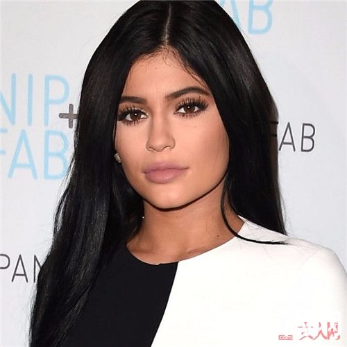 黑色头发适合什么皮肤的女生_2017流行发色都有哪些颜色？不同肤质女生适合什么发色？