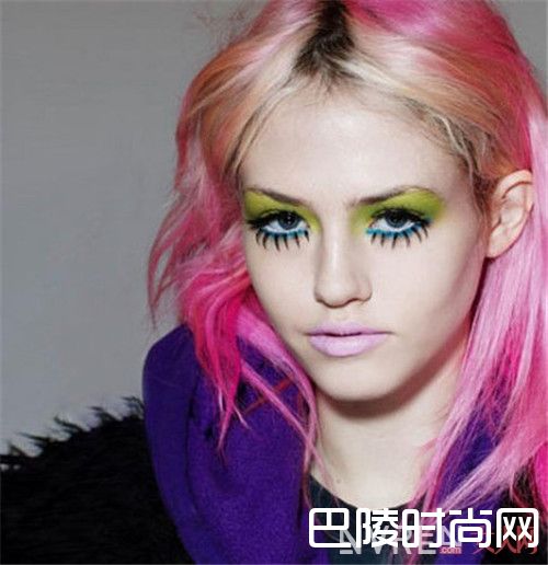 粉色头发和什么颜色混搭更出众_2017流行发色都有哪些颜色?不同肤质女生适合什么发色?