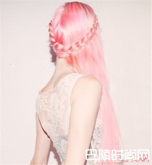 白色皮肤染什么颜色更加自然好看_2017流行发色都有哪些颜色?不同肤质女生适合什么发色?