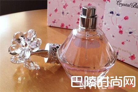 这9款适合你的香水，才是这个夏天你需要的！_这九款人气香水，有没有一款是属于你的味道？