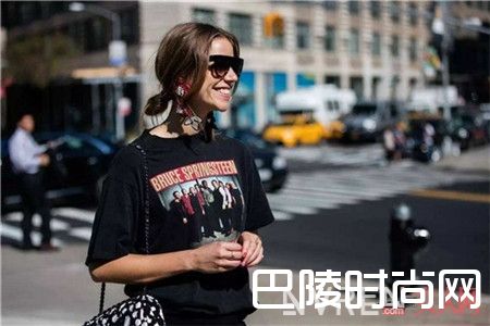 夏季头发有哪些扎法让你时刻貌美如花的！_夏季如何扎头发凉爽?这些扎法让你走在潮流前端！