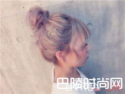 夏季头发有哪些扎法让你时刻貌美如花的！_夏季如何扎头发凉爽?这些扎法让你走在潮流前端！