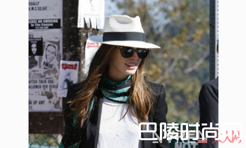 这个秋季时尚博主教你用帽子凹造型!_秋季凹造型神器拔草推荐:带你玩转“帽子戏法”!