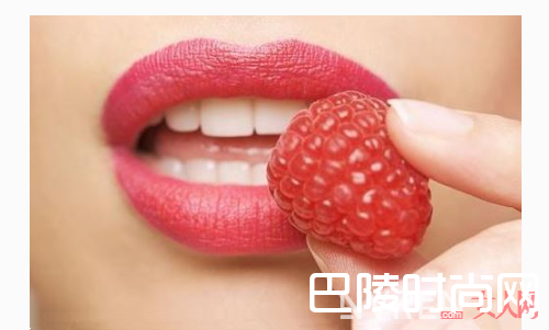 这几种口红颜色让黄皮的你,上班约会两相宜!_黄皮口红必备:这几款唇膏颜色让你诠释女人的完美!