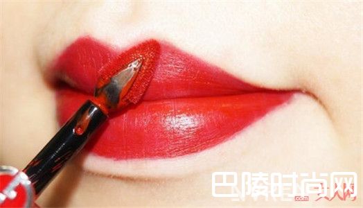 这几种口红颜色让黄皮的你,上班约会两相宜!_黄皮口红必备：这几款唇膏颜色让你诠释女人的完美！