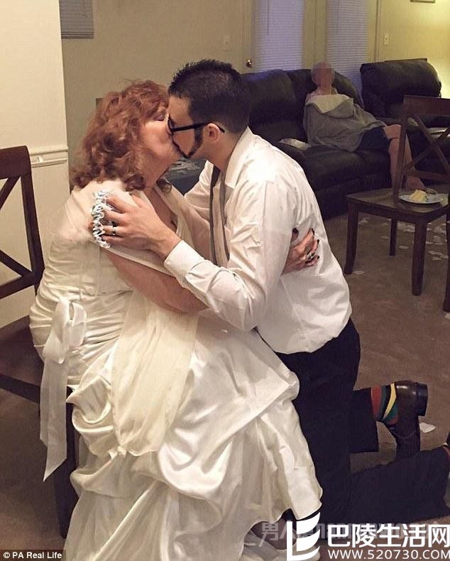 美国71岁老妇嫁17岁男子 美国71岁老妇嫁17岁男子