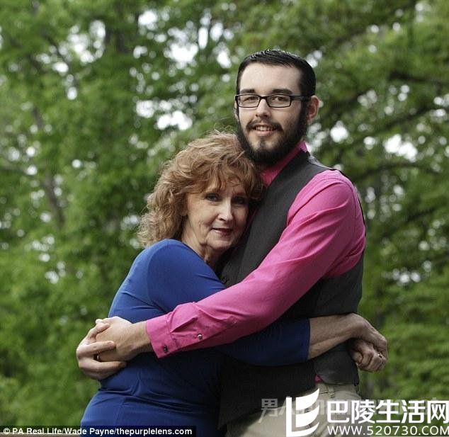 美国71岁老妇和17岁男子 美国71岁老妇和17岁男子