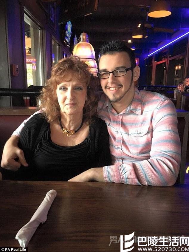 老妇和17岁男子 老妇和17岁男子