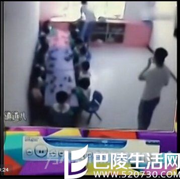 幼儿园老师摆拍孩子吃水果