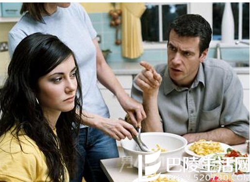 父亲重男轻女爱打人