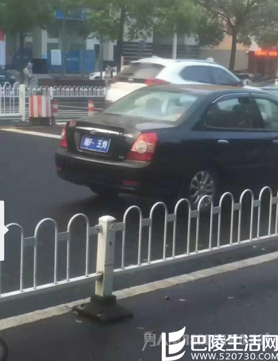 此时天尚光亮，“牛”车便开上了大路