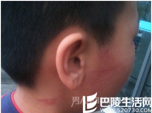 女子狂扇小学生耳光 女子狂扇小学生耳光