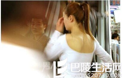 男子街头骚扰女生