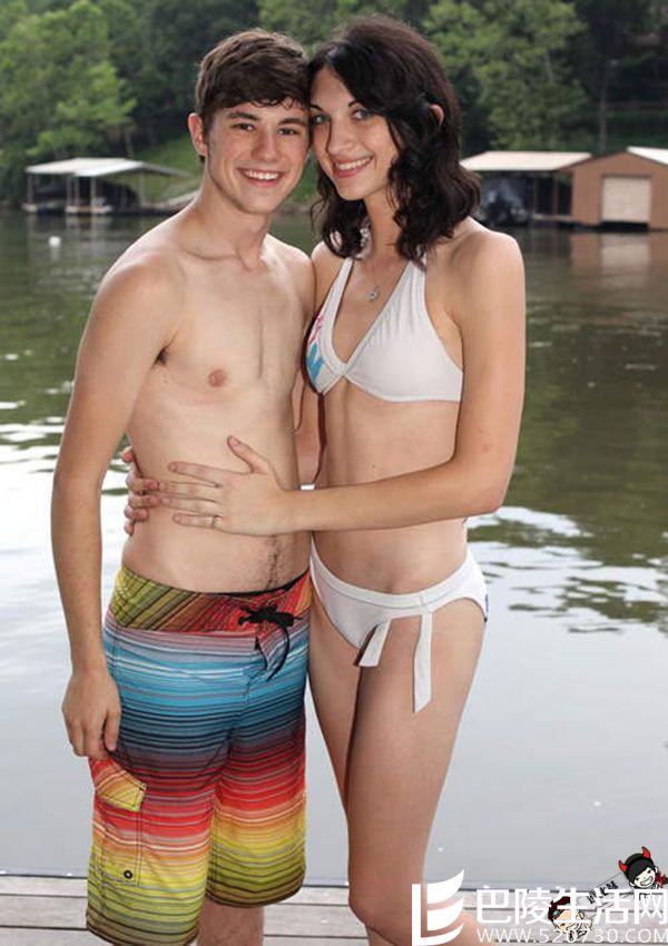 变性网红与多年闺蜜成情侣 变性网红与多年闺蜜成情侣