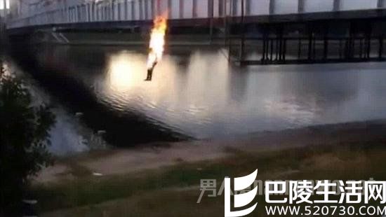 两名少年自燃博关注