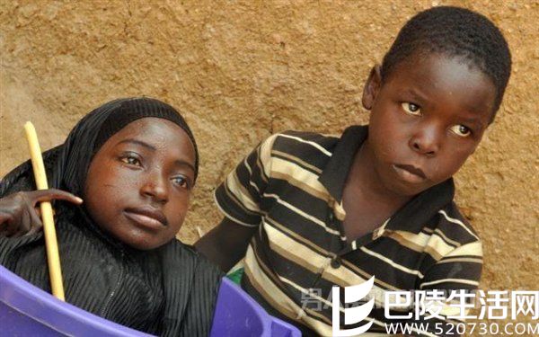 女孩因怪病仅剩头部