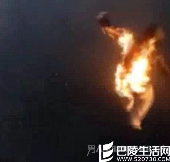 两名少年自燃博关注