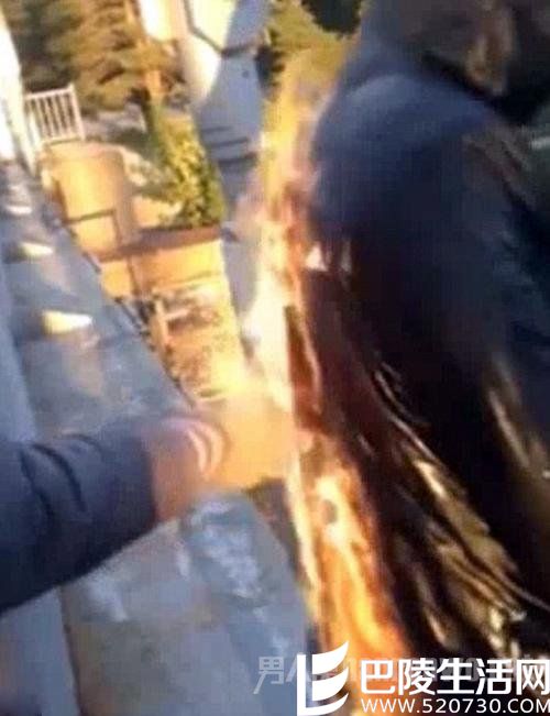 两名少年自燃博关注