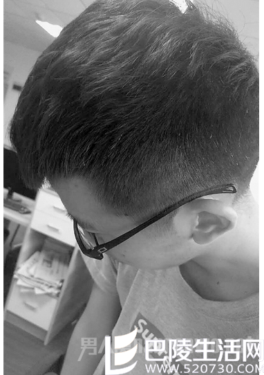 小伙理发被敲诈