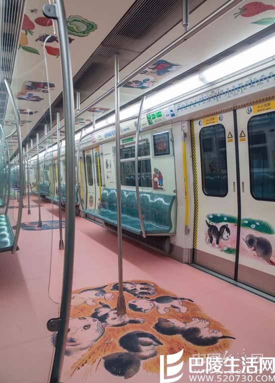 书香地铁专列内部