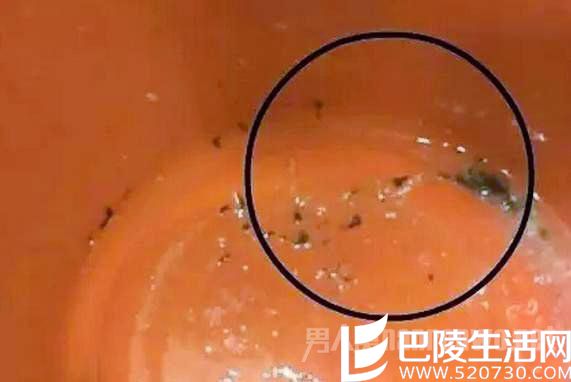 洗胃吐出来的都是铅笔芯