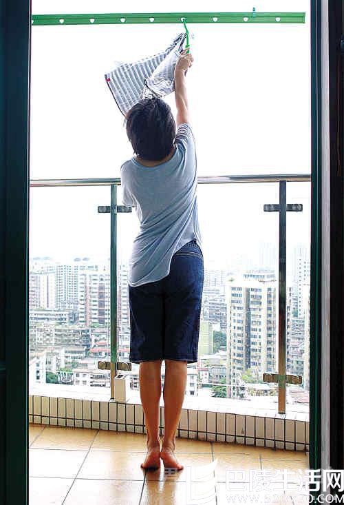 老人家收衣服骨折 老人家收衣服骨折