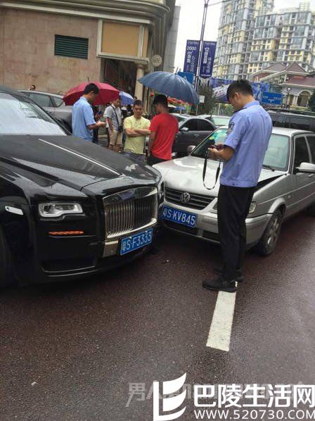 东莞捷达撞上600万劳斯莱斯