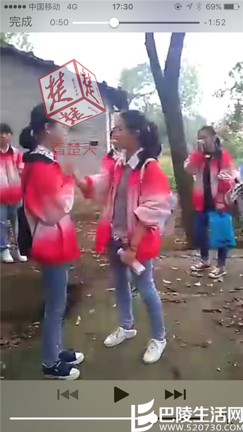 初中女生被同学扇10几个耳光