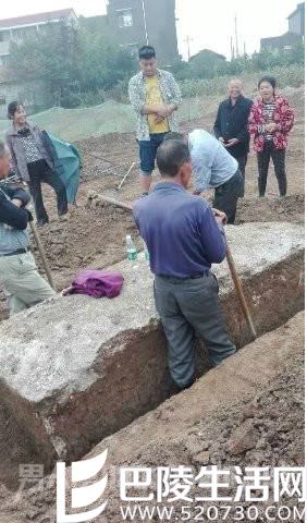 古墓现500年女尸