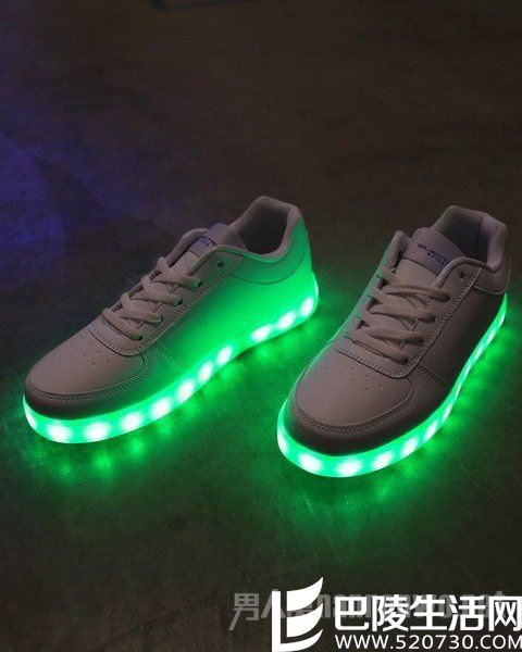 成人的发光鞋