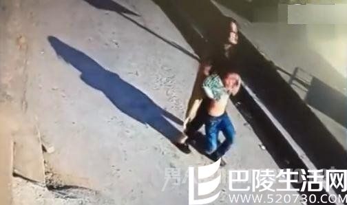 大喊“她不是我妈妈” 大喊“她不是我妈妈”