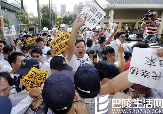 万人抗议同性婚姻现场 万人抗议同性婚姻现场