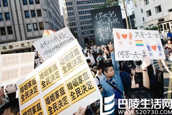 支持者与反对者对峙