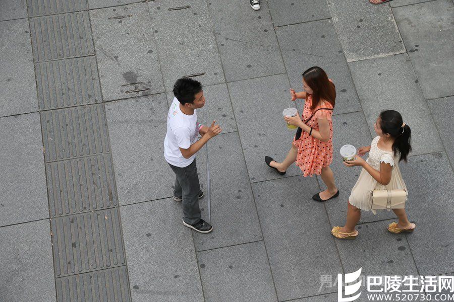 刘石在路边征婚