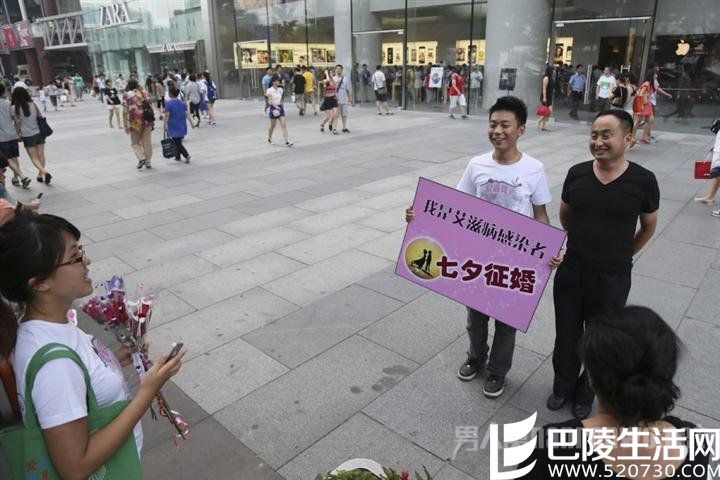 刘石在门口征婚