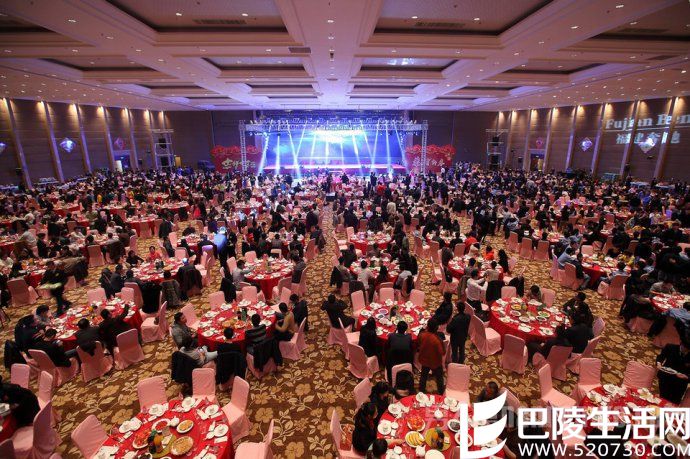 2017年年会主持人开场白台词合辑 完美开场不怕尴尬 2017年年会主持人开场白台词合辑 完美开场不怕尴尬