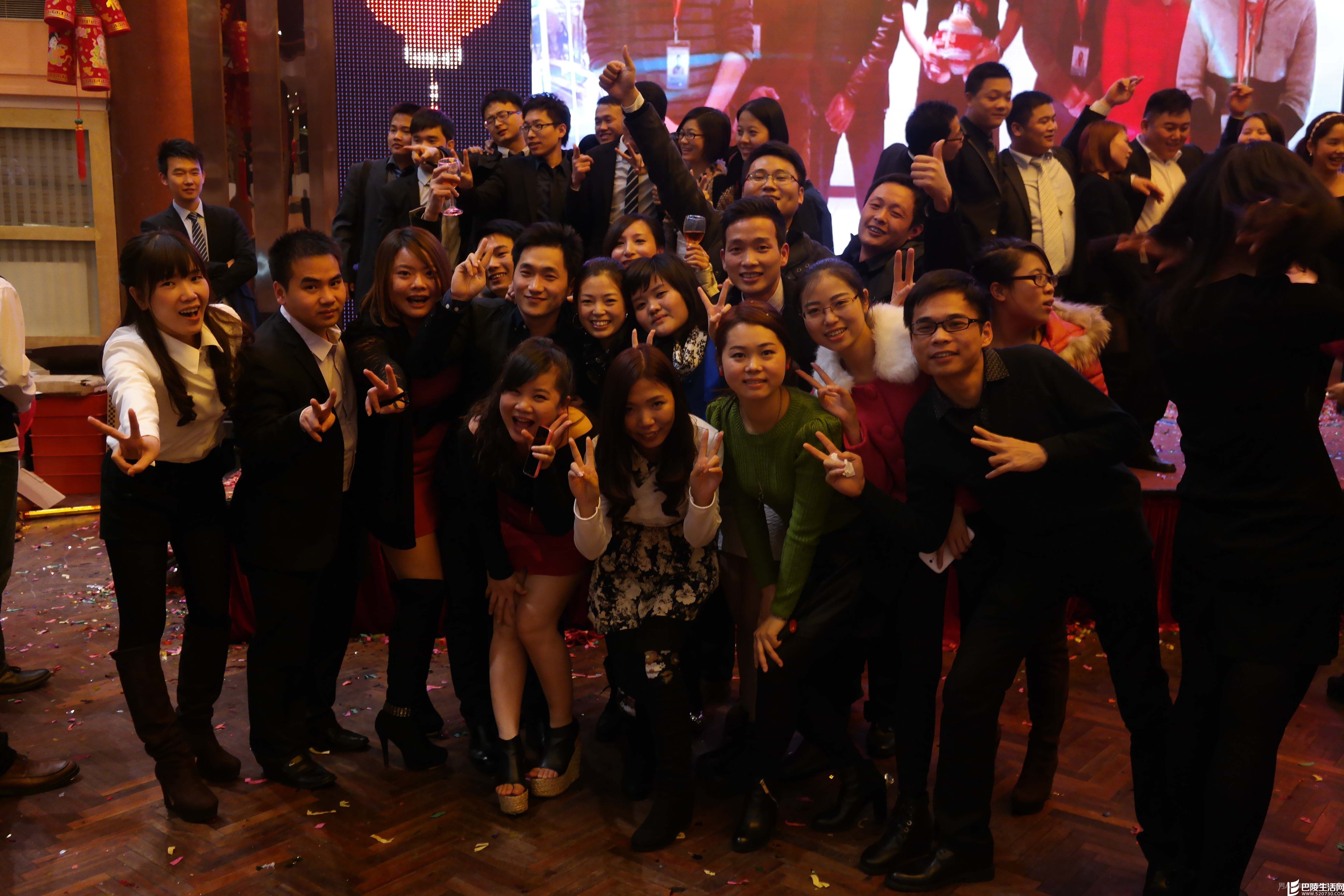 2017年年会主持人开场白台词合辑 完美开场不怕尴尬 2017年年会主持人开场白台词合辑 完美开场不怕尴尬