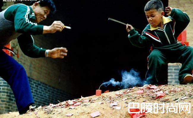 过年放鞭炮 过年放鞭炮